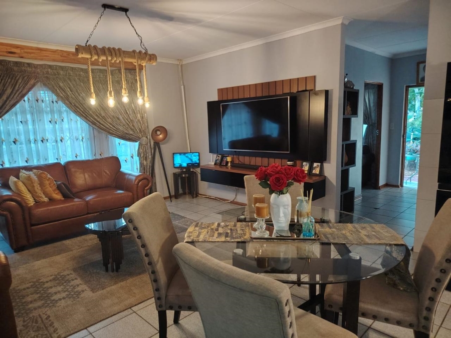 3 Bedroom Property for Sale in Geelhoutpark North West